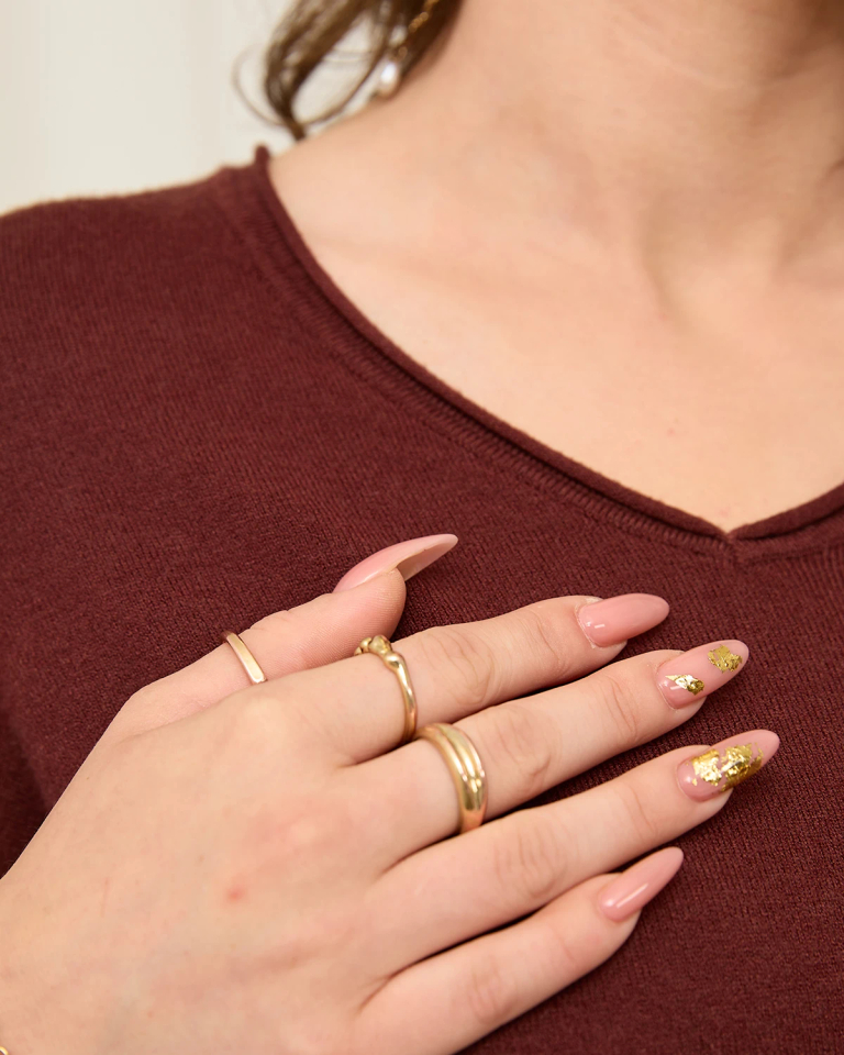 Royalfashion Тъмнокафяв дамски пуловер със сърцевидно деколте