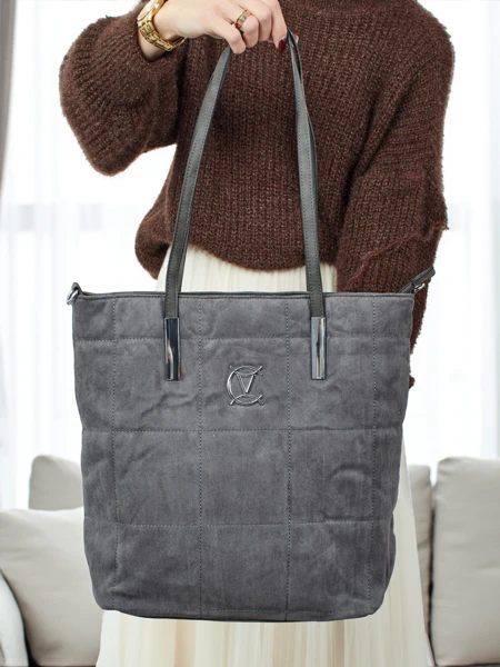 Дамска чанта тип shopper от еко велур Caryenne