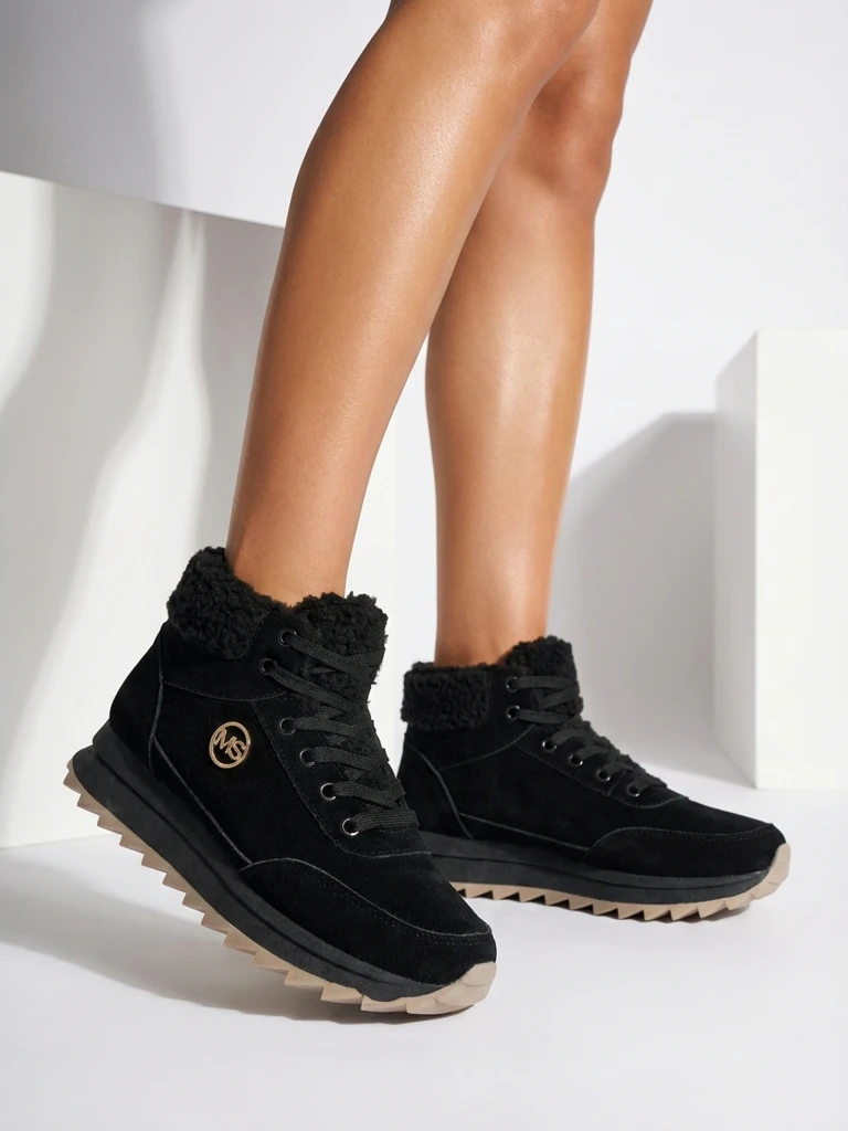 Royalfashion Дамски спортни обувки с изолация в черно Cerrto