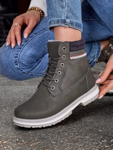 гълъбово сиво