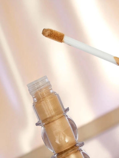 Течен хайлайтър за лице с четка Golden Petal