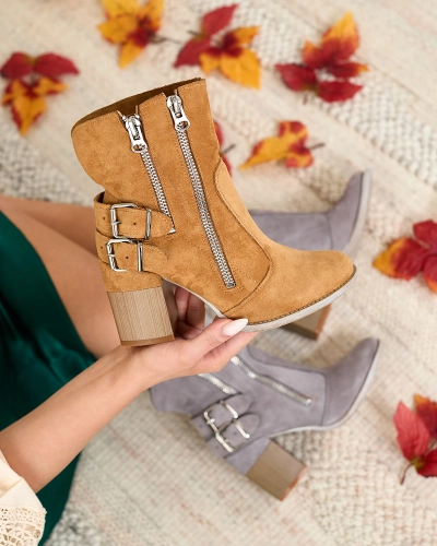 Royalfashion Дамски ботуши в цвят камила с декорация Feirrgo