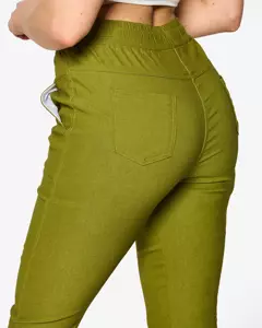 тъмнозелено