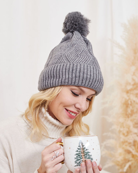 Дамска изолирана шапка с помпон в цвят екрю - Аксесоари