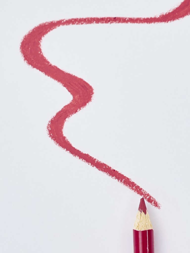 Устна молив с острилка в нюанс Peachy Rose