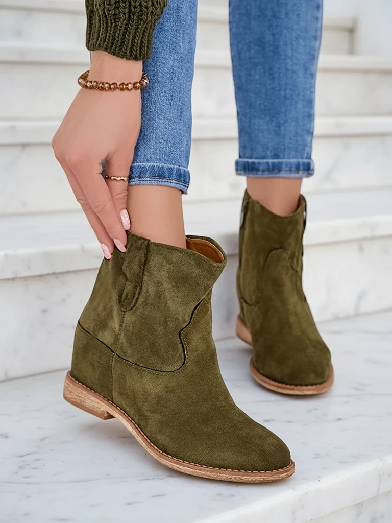 Royalfashion Ботуши в стил каубой на покрита клиновидна пета Patorias