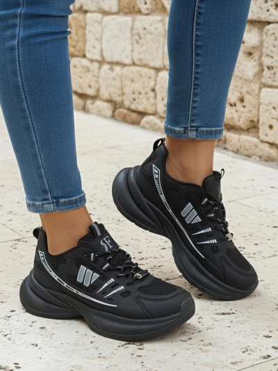 Дамски спортни обувки Royalfashion Hypatia черни с плосък ток 5 см