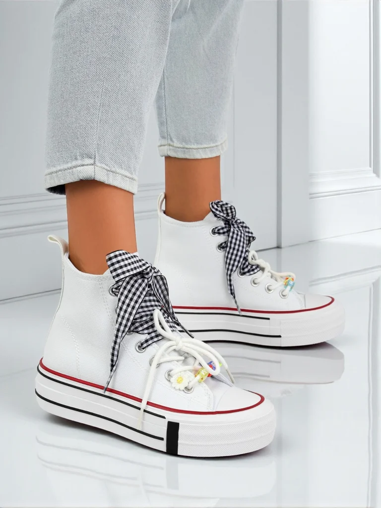 Дамски маратонки Callista Bianca – бели модерни flat с декоративни мъниста