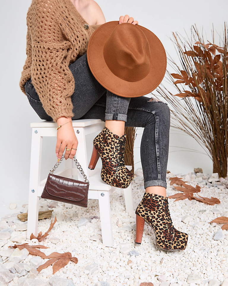 Royalfashion Бежови дамски ботуши с висок ток и леопардов принт Seficone