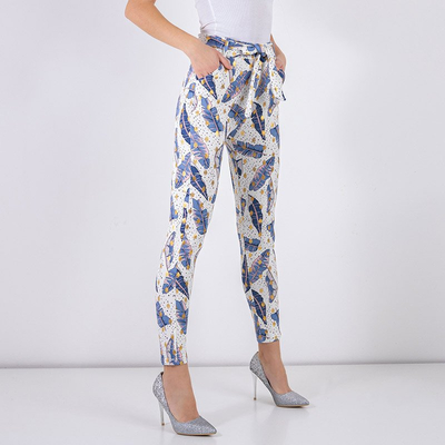 Białe damskie tregginsy w piórka - Odzież