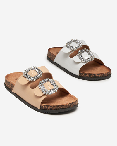 Beżowe damskie klapki ze zdobionymi klamerkami Olimika - Obuwie