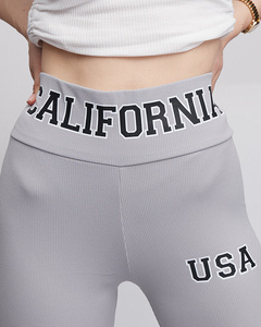 Светлосив || гълъбово сиво