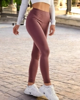 розово