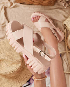 Светло розово || розово