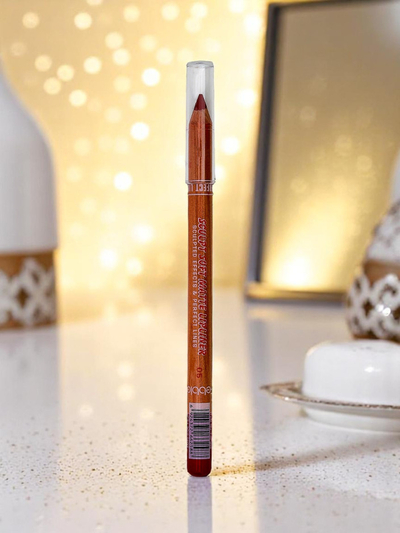 Червило в коралов червен цвят