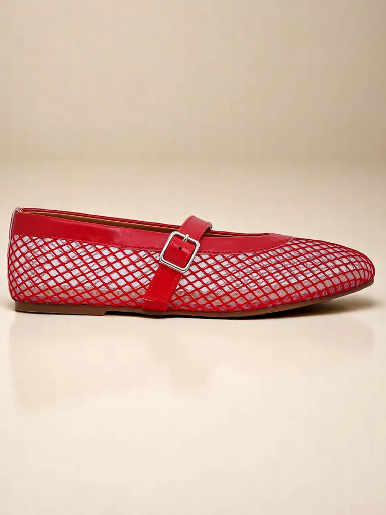 Royalfashion дамски балеринки с прорези и каишка Naommi