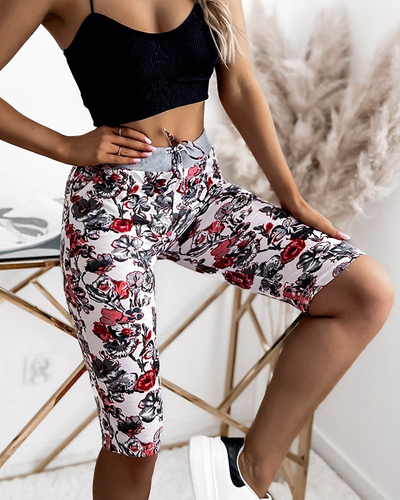 Damskie spodenki 3/4 w białym kolorze i w kwiaty PLUS SIZE - Odzież