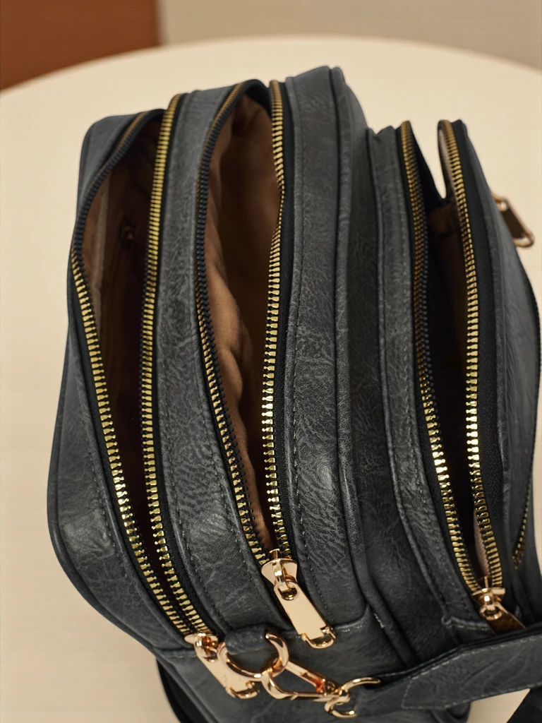 Малка дамска чанта от еко кожа Hidden Thorn