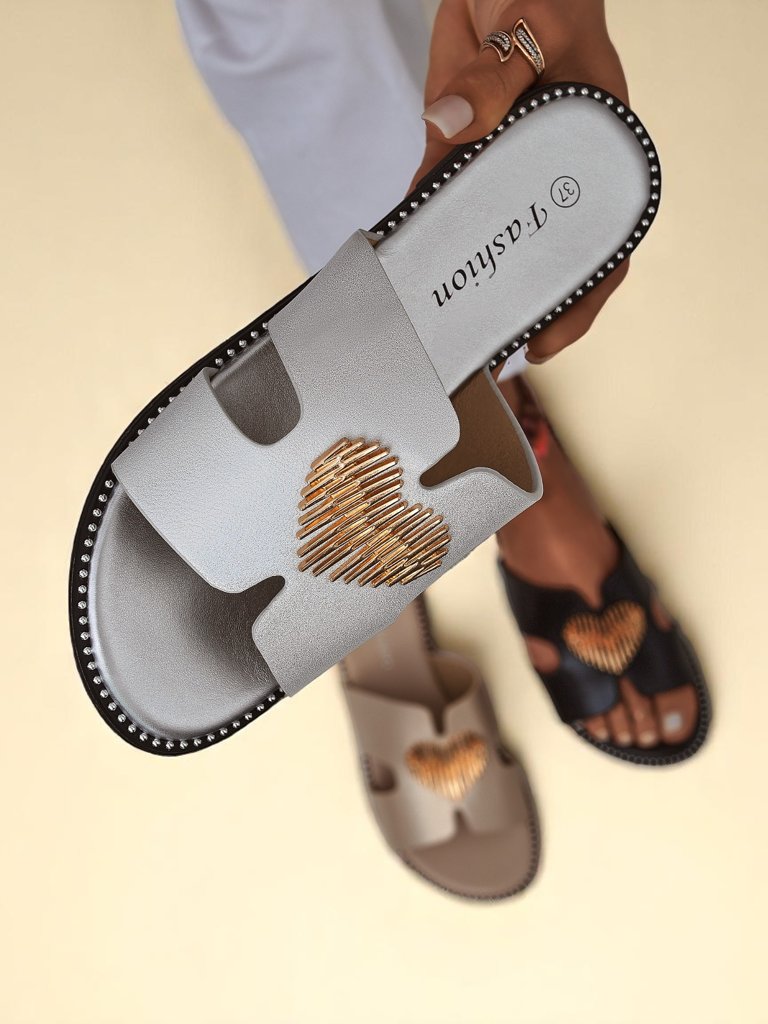 Royalfashion Дамски чехли на равна подметка Heart Chic