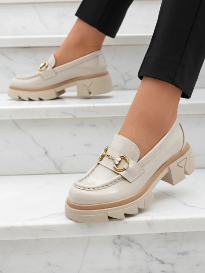 Лакирани бежови дамски мокасини с кристали Inriw - Обувки