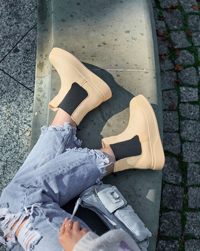 Royalfashion Бежови дамски ботуши a'la snow boots Uteris