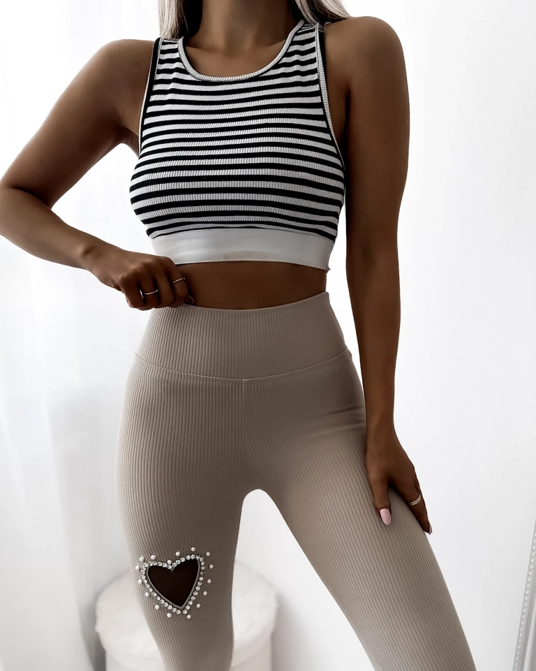 Дамски клин в бежово със сърце - Облекло