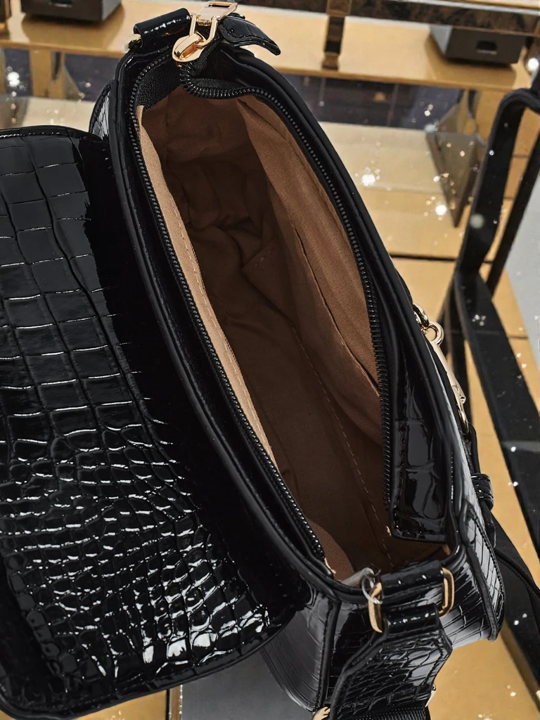 Лакирана малка дамска чанта от еко кожа Lurenn