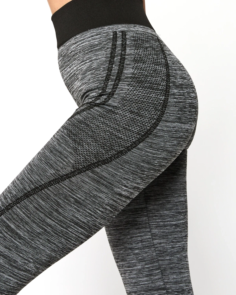 Сив дамски спортен комплект с черни вложки - Облекло