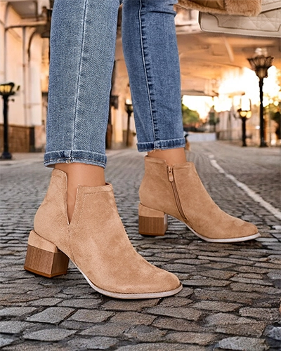 Светлокафяви дамски ботуши с прорези Geransa - Обувки