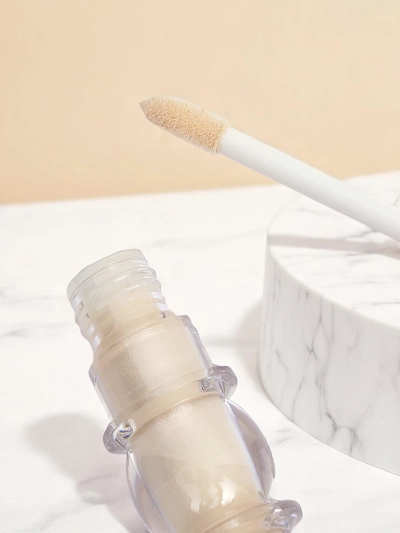 Течен хайлайтър за лице с четка Pearl Glow