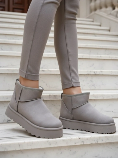 Royalfashion Къси дамски снежни ботуши а'ла Фофио