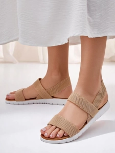 светлокафяв