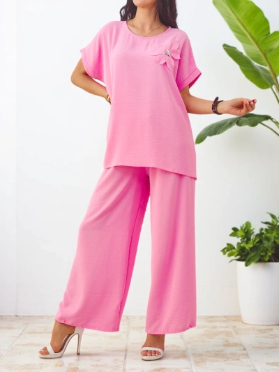 Royalfashion Женски комплект с къс ръкав и декоративно цвете и широки панталони