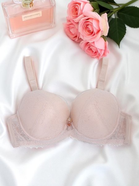 Royalfashion Дамски сутиен с повдигащ ефект и дантела Coco Lift