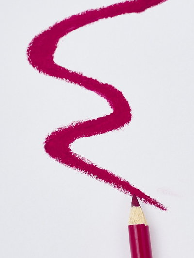 Червило с острилка в цвят тъмночервено вино