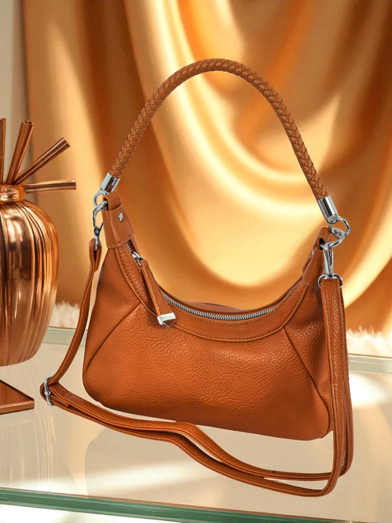 Royalfashion Малка дамска чанта от еко кожа с декоративна каишка Lacquea