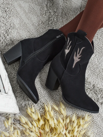 Дамски каубойски ботуши на ток с декоративни вложки Cendria