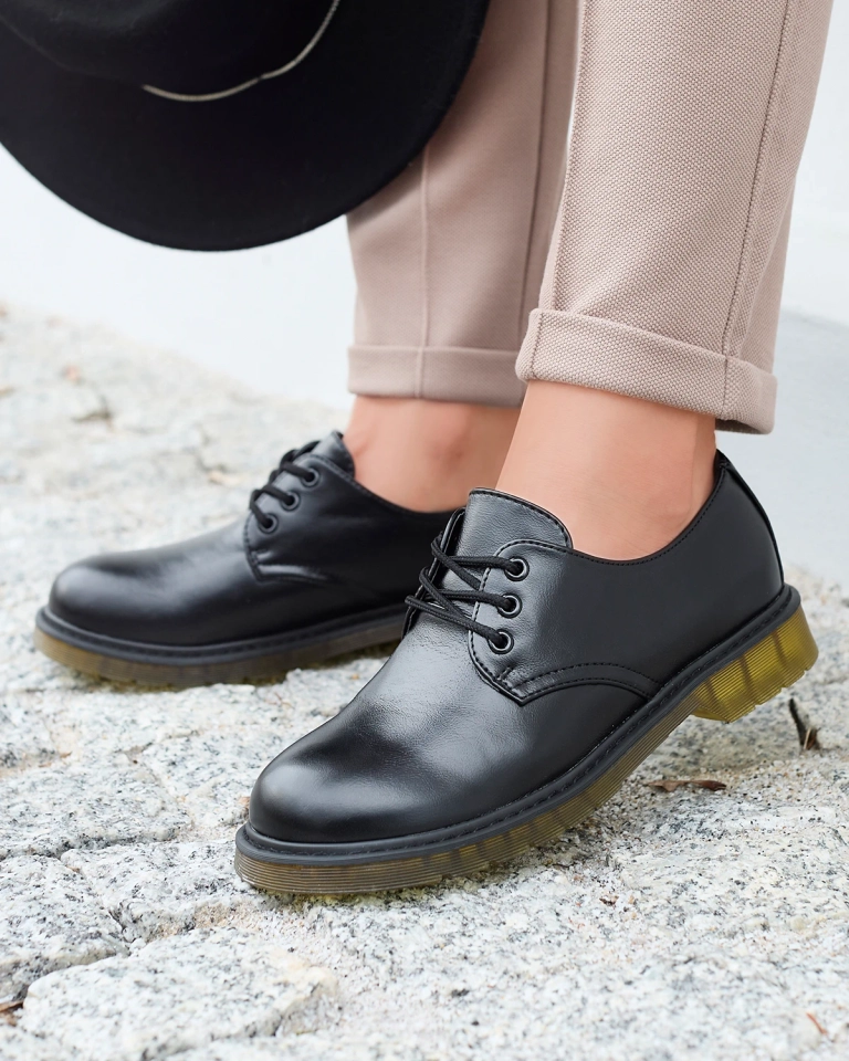 Черни дамски полуобувки Heloso- Footwear