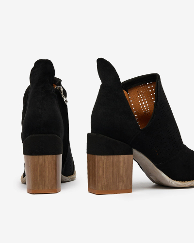 Royalfashion Ажурни ботуши в черно Revivela