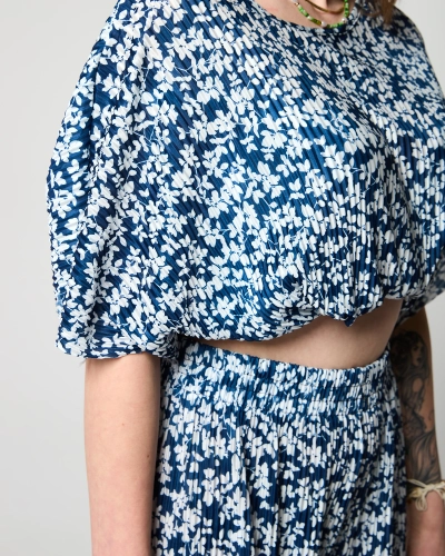 Дамски тъмносин плисиран комплект с черни цветя - Облекло