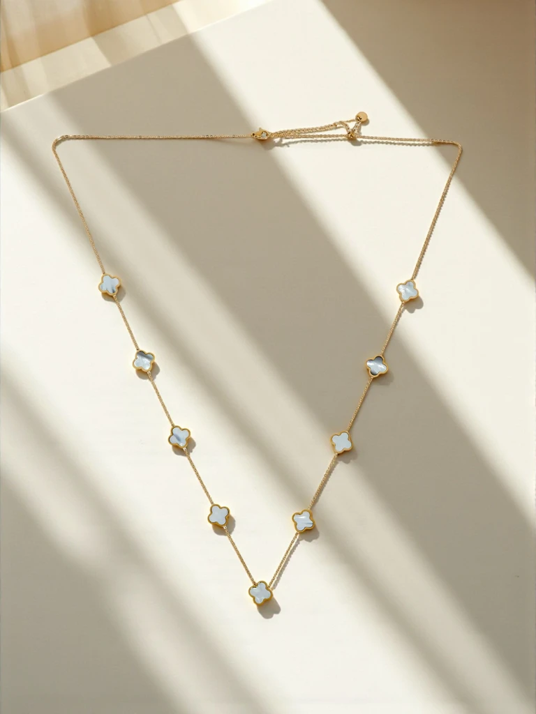 Колие Aurelia Clavis с перламутър в златна рамка