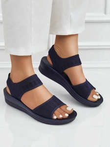 Тъмносиньо || niebieski