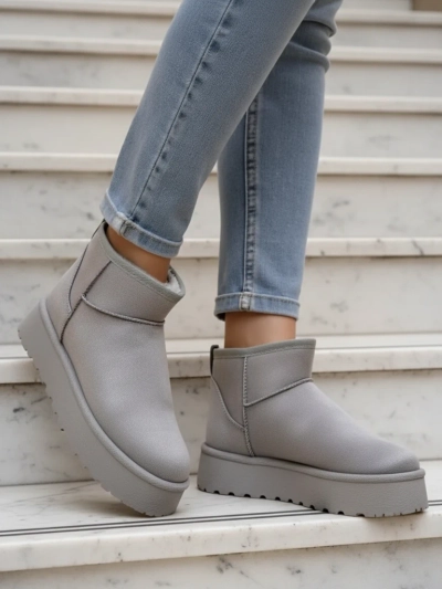 Royalfashion Къси дамски снежни ботуши а'ла Фофио