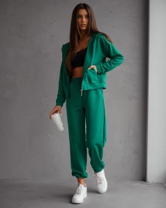 тъмнозелено