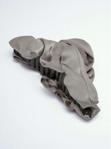 Royalfashion Шнола за коса със сатенена тъкан – елегантна закопчалка