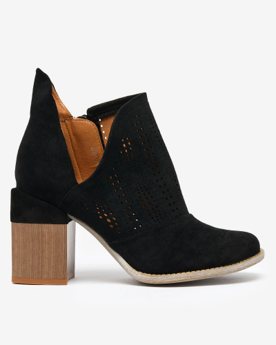 Royalfashion Ажурни ботуши в черно Revivela