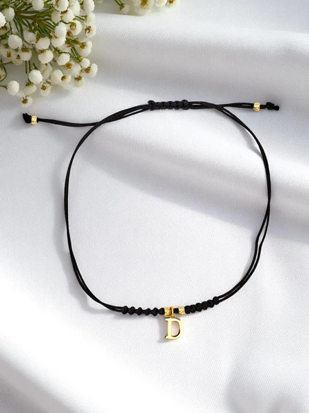 Дамска гривна с буква D