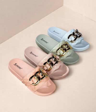 Koralowe damskie pikowane klapki ze złotym łańcuszkiem Eteris - Obuwie