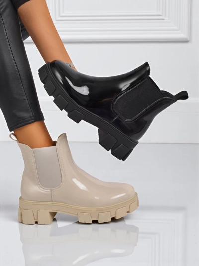 Royalfashion Боти на масивна подметка от еко лакирана кожа Calista Weide