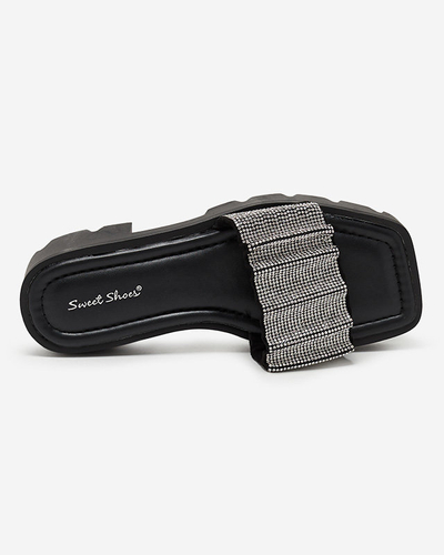 Czarne klapki damskie z cyrkoniami Emkoy- Obuwie